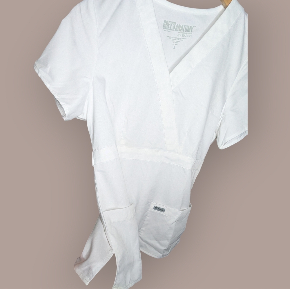 Grey’s Anatomy by Barco Riley White Mock Wrap Scrub Top Small NWT - Picture 3 of 15